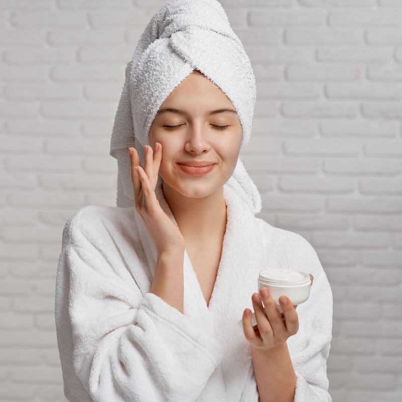 ময়েশ্চারাইজার ব্যবহার